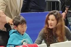 大6歲妻子發(fā)文力挺周琦，透露曾用離婚逼其回國！