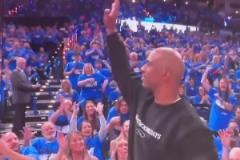 保羅現(xiàn)場(chǎng)觀戰(zhàn)！美網(wǎng)友調(diào)侃：多特為幫炮哥，所以打了福斯特嗎